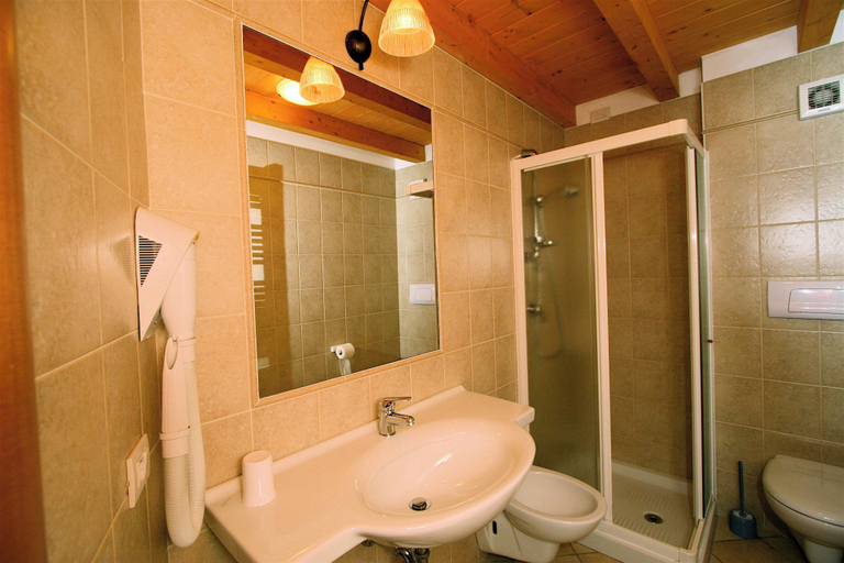 Bathroom 5, Stella D'Oro, Brescia