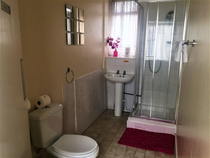 Bathroom 4, The Albert Hotel Near Winter Gardens, Blackpool