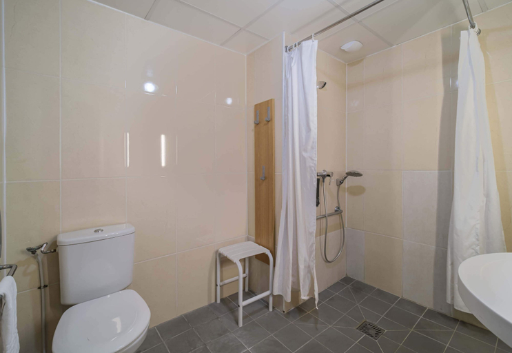 Bathroom 5, B&B HOTEL Besançon Chateaufarine, Doubs