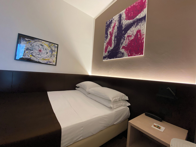 Bedroom 4, Hotel Carlton, Ferrara