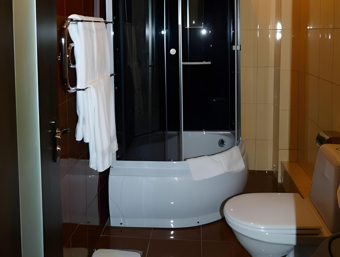Bathroom 3, Noy Hotel, Kharkivs'ka