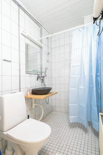 Bathroom 2, Santa's Holiday Homes, Lapland