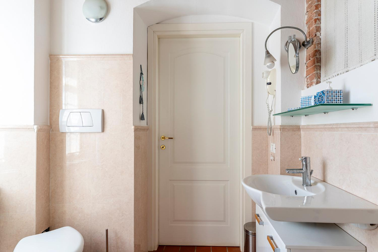Bathroom 2, Livorno Central and Stylish Apartment, Livorno
