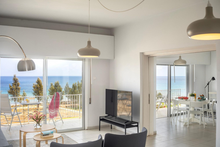 Room 4, Protaras Beachfront H2O Suite