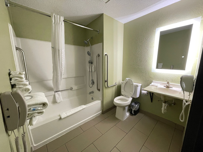 Bathroom 17