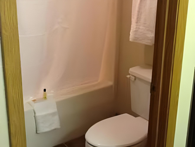 Bathroom 10