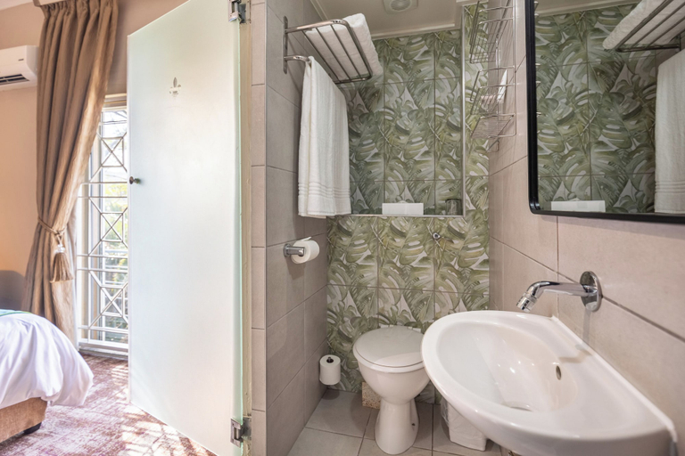 Bathroom 5, Signal Hill Lodge, City of Cape Town