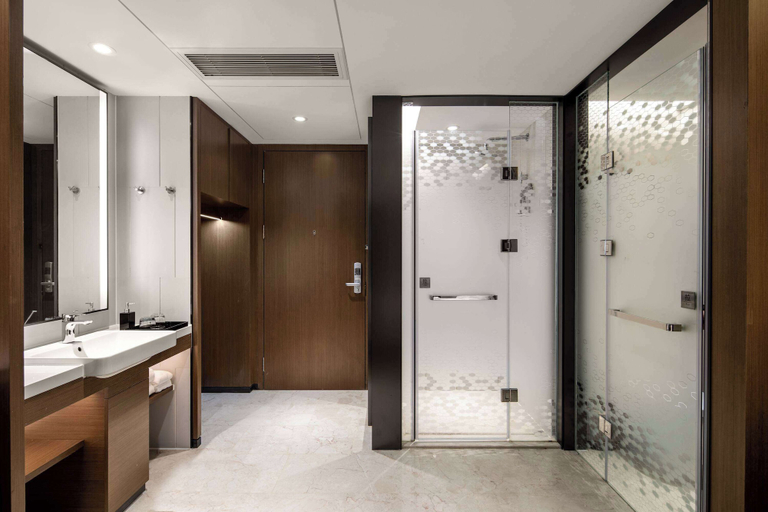 Bathroom 4, Ramada by Wyndham Wuhan Jiangan, Wuhan