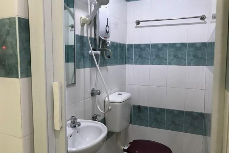 Bathroom 16