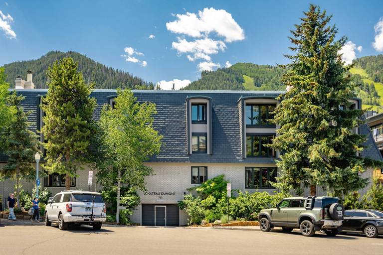 Exterior & Views 2, Chateau Dumont 16, Pitkin