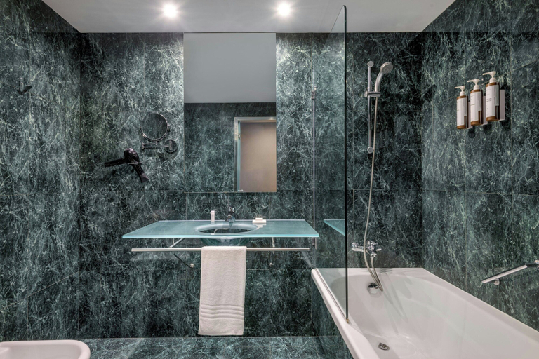 Bathroom 5, AC Hotel Sevilla Fórum by Marriott, Sevilla
