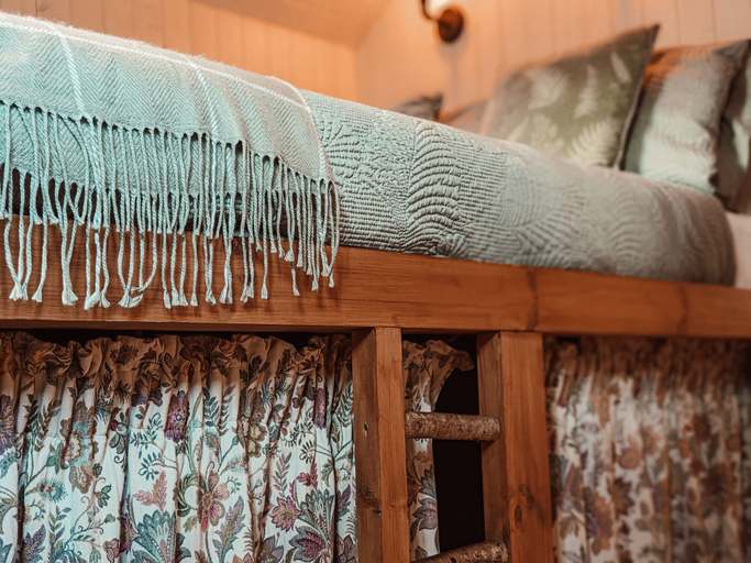 Bedroom 4, Stunning Shepherd's Hut Retreat, North Devon, Devon