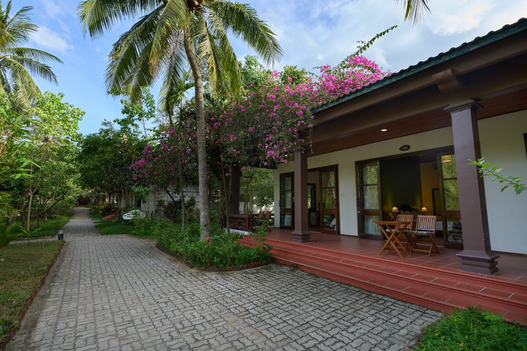 Exterior 8