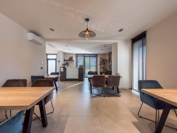 Dining 5, Holiday Home in Vlijtingen With Sauna, Limburg
