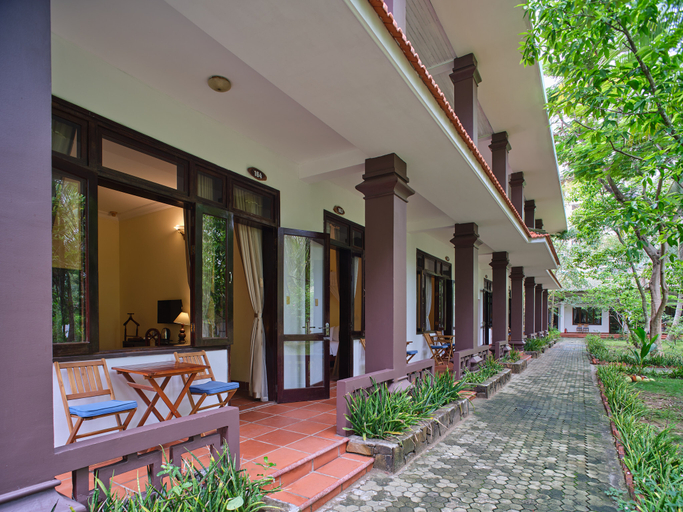 Exterior 9