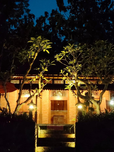 Exterior 3
