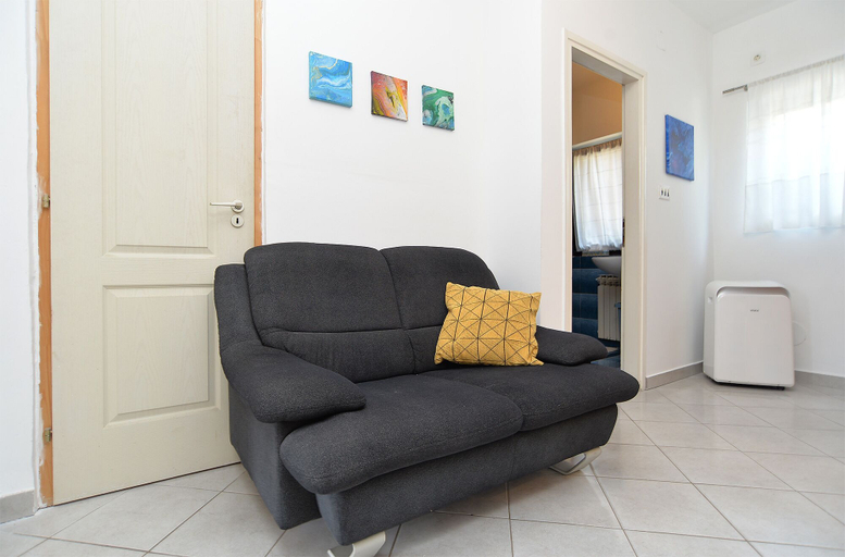 Others 4, Apartment 1085, Pula