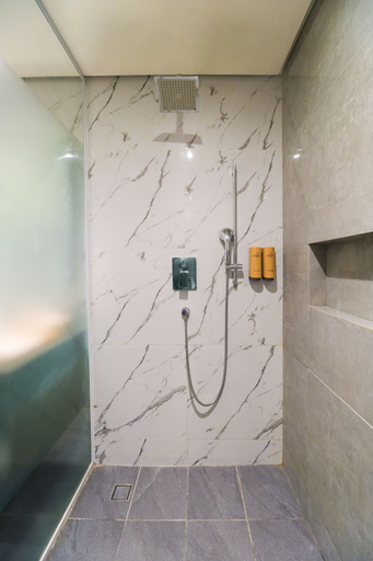 Bathroom 15
