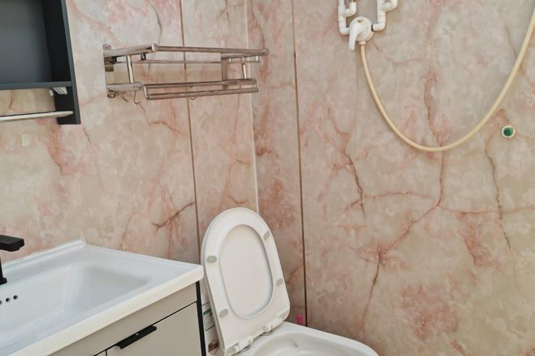 Bathroom 3, ShashaLina Guesthouse, Hulunbuir