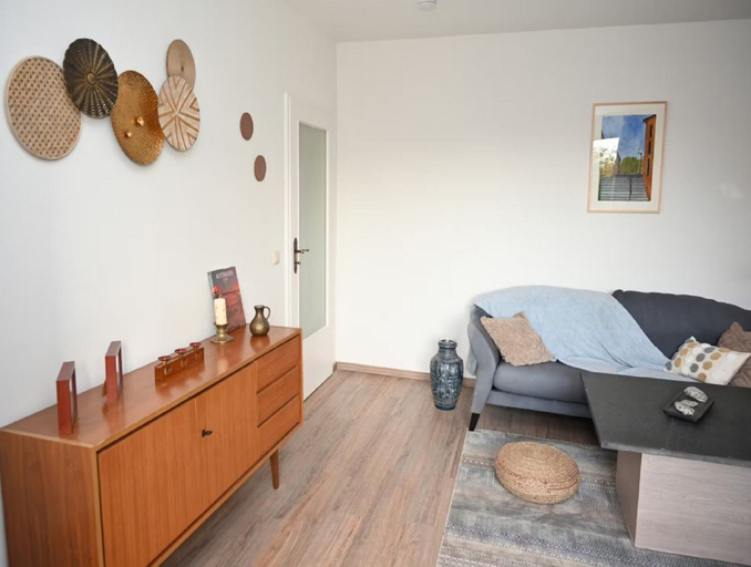 Bedroom 2, Tasteful Apartment With Balcony, Region Hannover