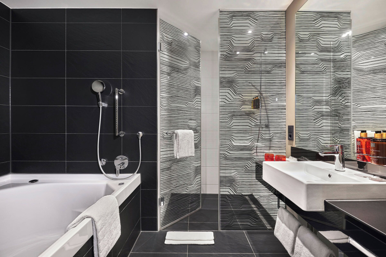 Bathroom 5, LEGERE HOTEL Tuttlingen, Tuttlingen
