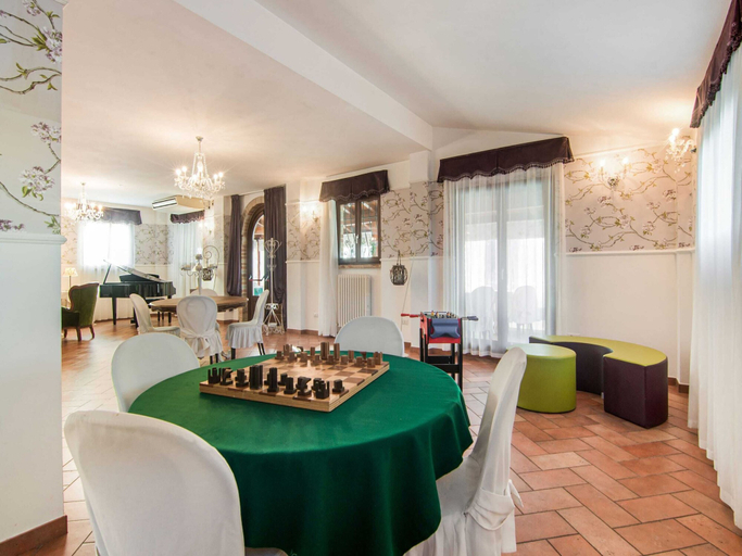 Dining 5, Belvilla by OYO La Corte, Fermo