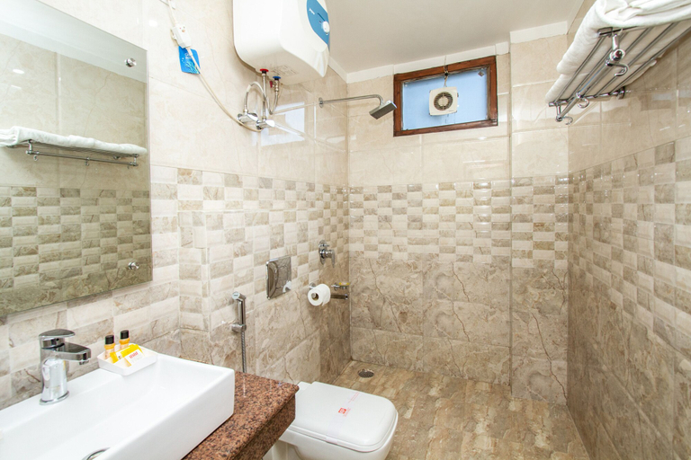 Bathroom 3, Hukam's Holiday Home, Kullu