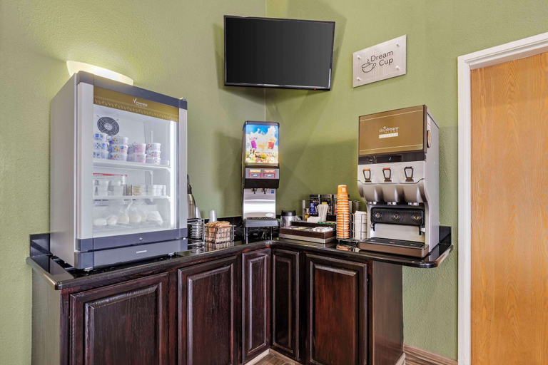Food & Drinks 5, Sleep Inn & Suites Charles City, Floyd