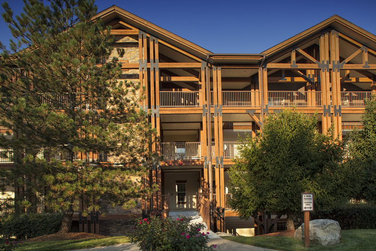 Exterior & Views