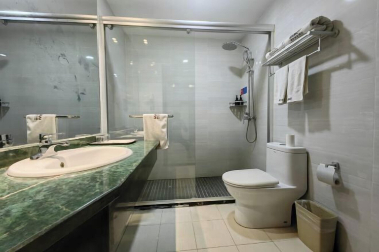 Bathroom 3, Liaoyuan Business Hotel, Hanzhong