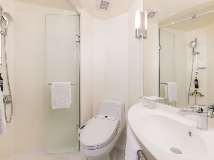 Bathroom 30