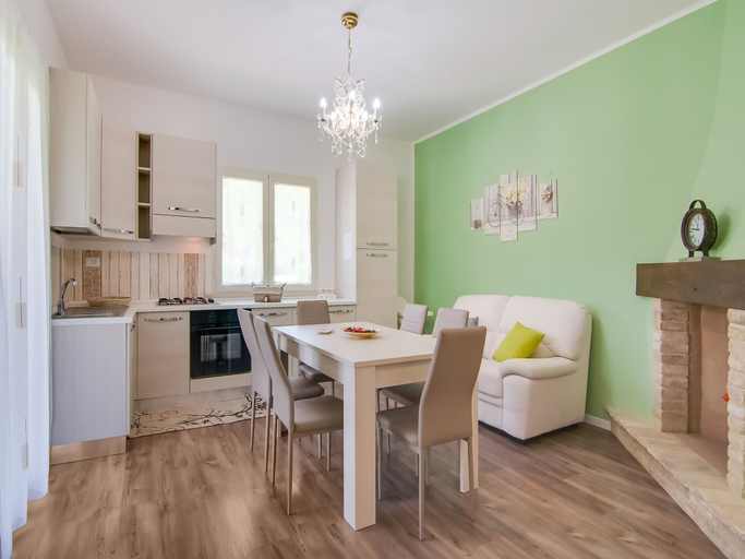 Dining 4, Villa in Borgo Pace with Private Pool, Pesaro E Urbino
