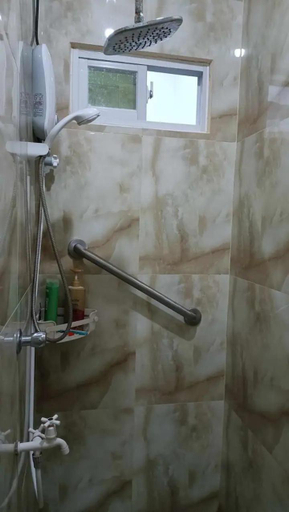 Bathroom 2, Sillero Painting Gallery and Hostel, Dumaguete City