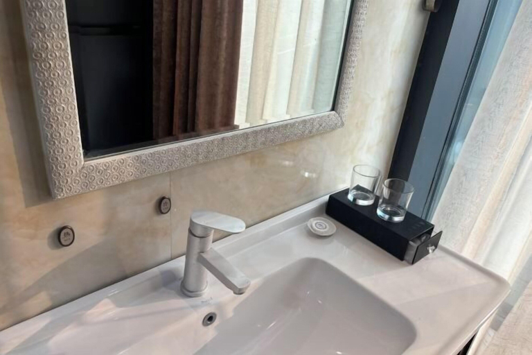 Bathroom 16