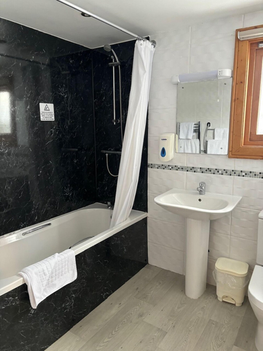 Bathroom 4, Greetham Valley Hotel, Rutland