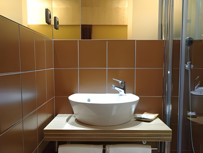 Bathroom 13