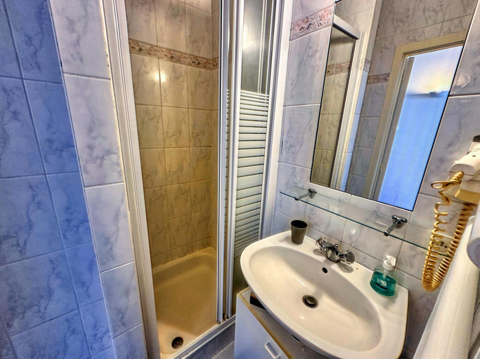 Bathroom 5, Apartment in De Panne Near Beach, West-Vlaanderen
