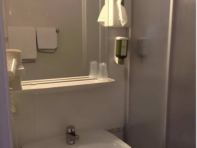 Bathroom 12