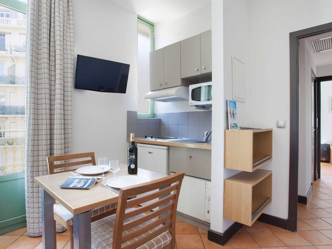 Private kitchen 2, City-Center Apartment, Alpes-Maritimes
