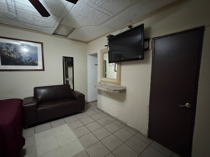 Others 4, Hotel Suiza, Tijuana