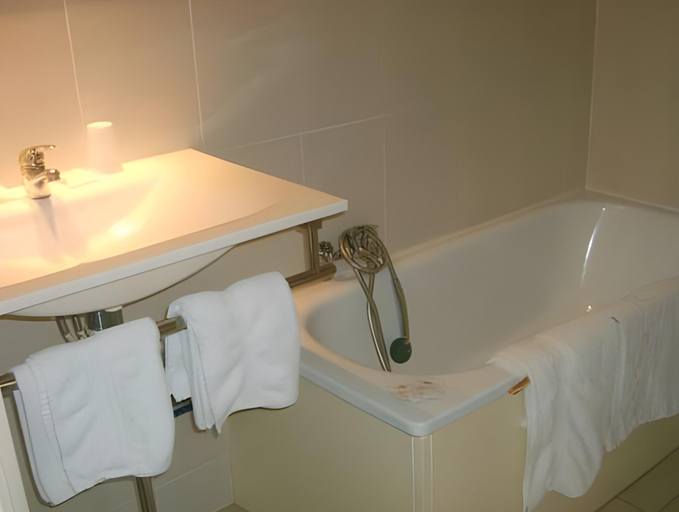 Bathroom 12