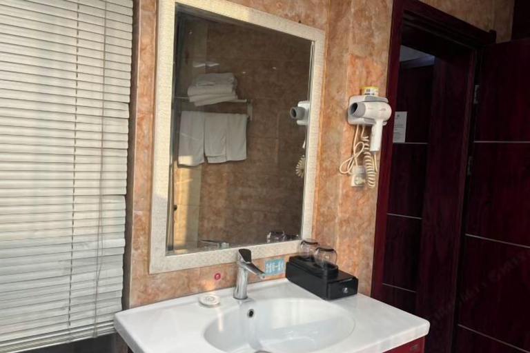 Bathroom 10
