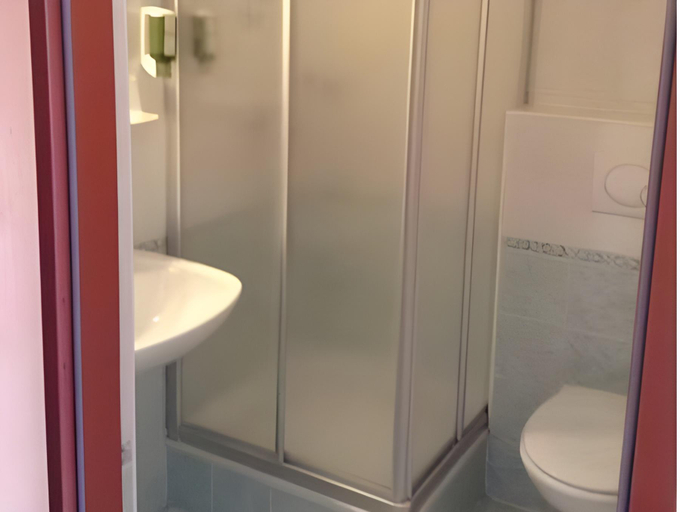 Bathroom 14