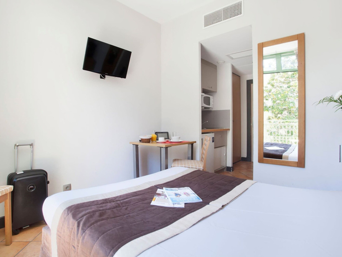 Room 5, City-Center Apartment, Alpes-Maritimes