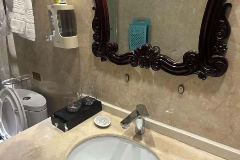 Bathroom 10