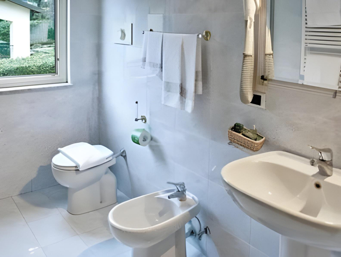 Bathroom 10