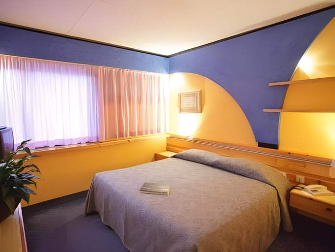 Bedroom 8