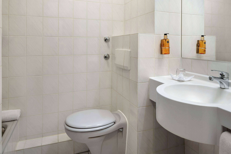 Bathroom 10
