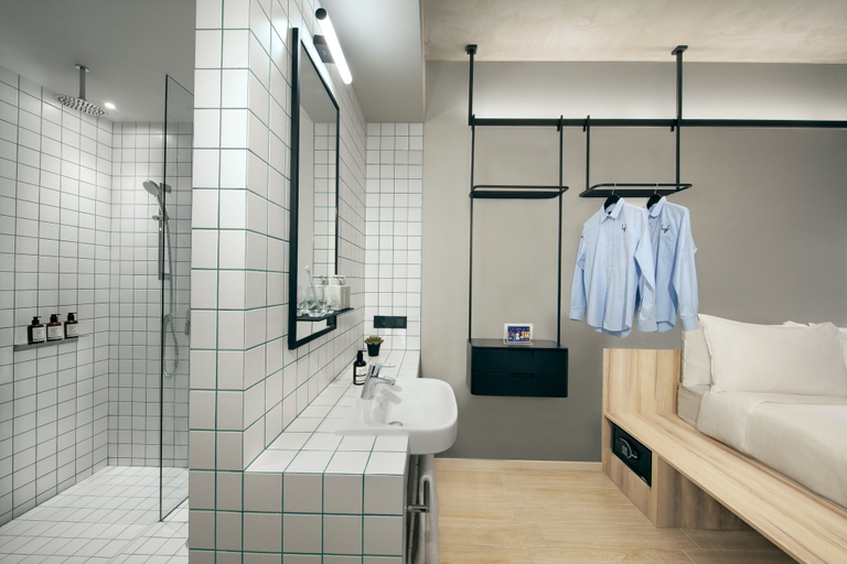 Bathroom 12