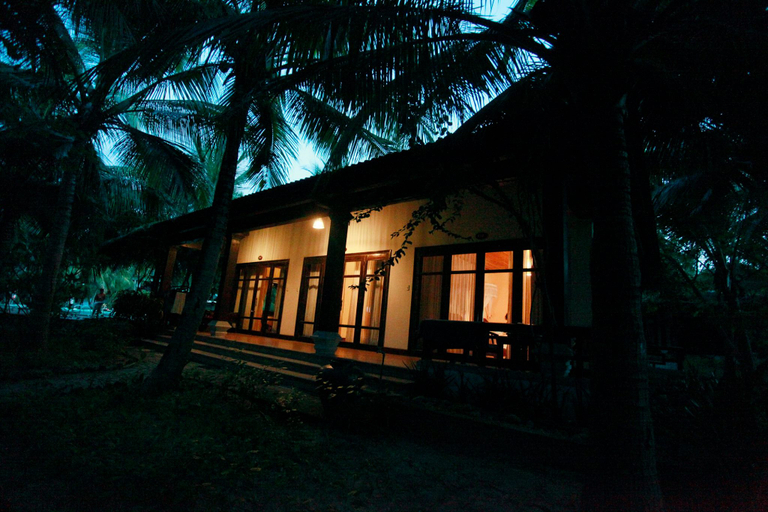 Exterior 8